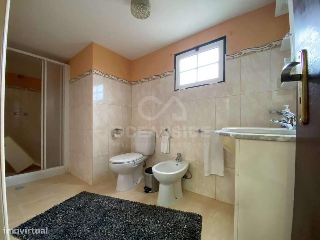 Moradia Independente Em Escalos De Baixo-52