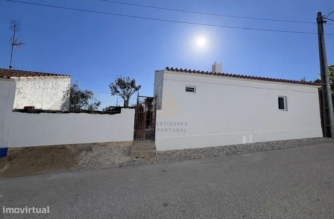 Moradia T1 Montejuntos com piscina-5