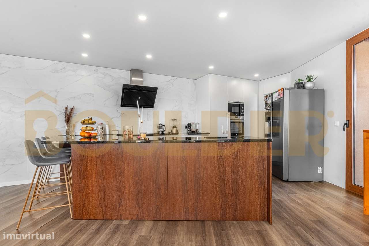 Moradia Térrea T4 de Arquitetura Moderna com Piscina - Grande imagem: 4/19