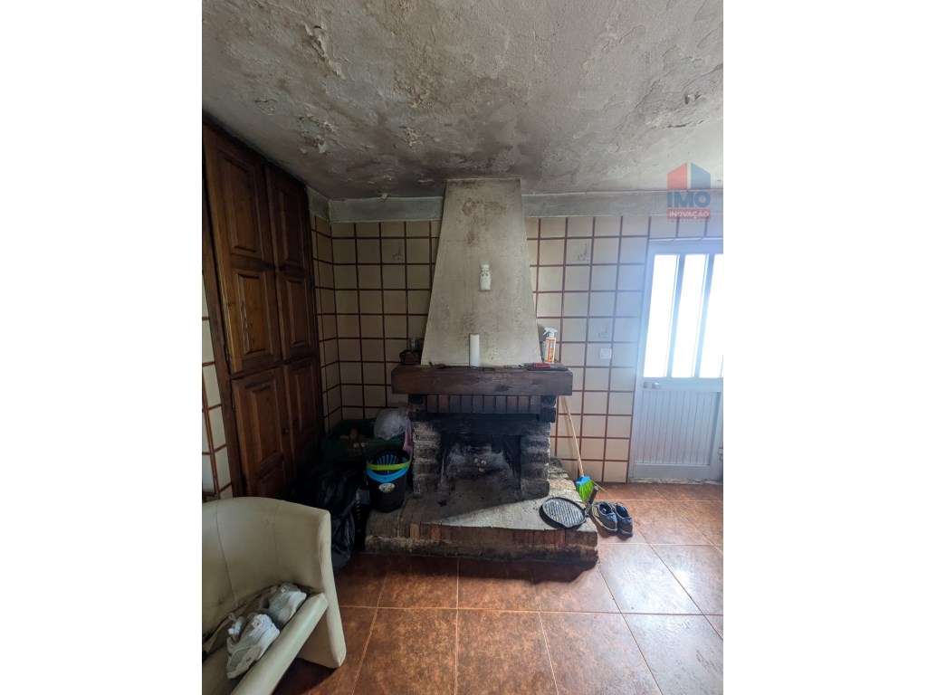 QUINTA COM MORADIA T3 PISCINA TERRENO E ANEXOS-16