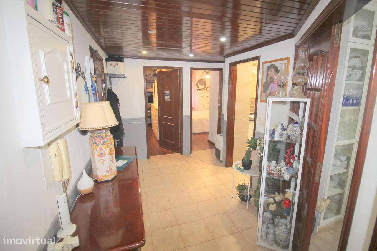 Apartamento T2 Central nas Mercês-16