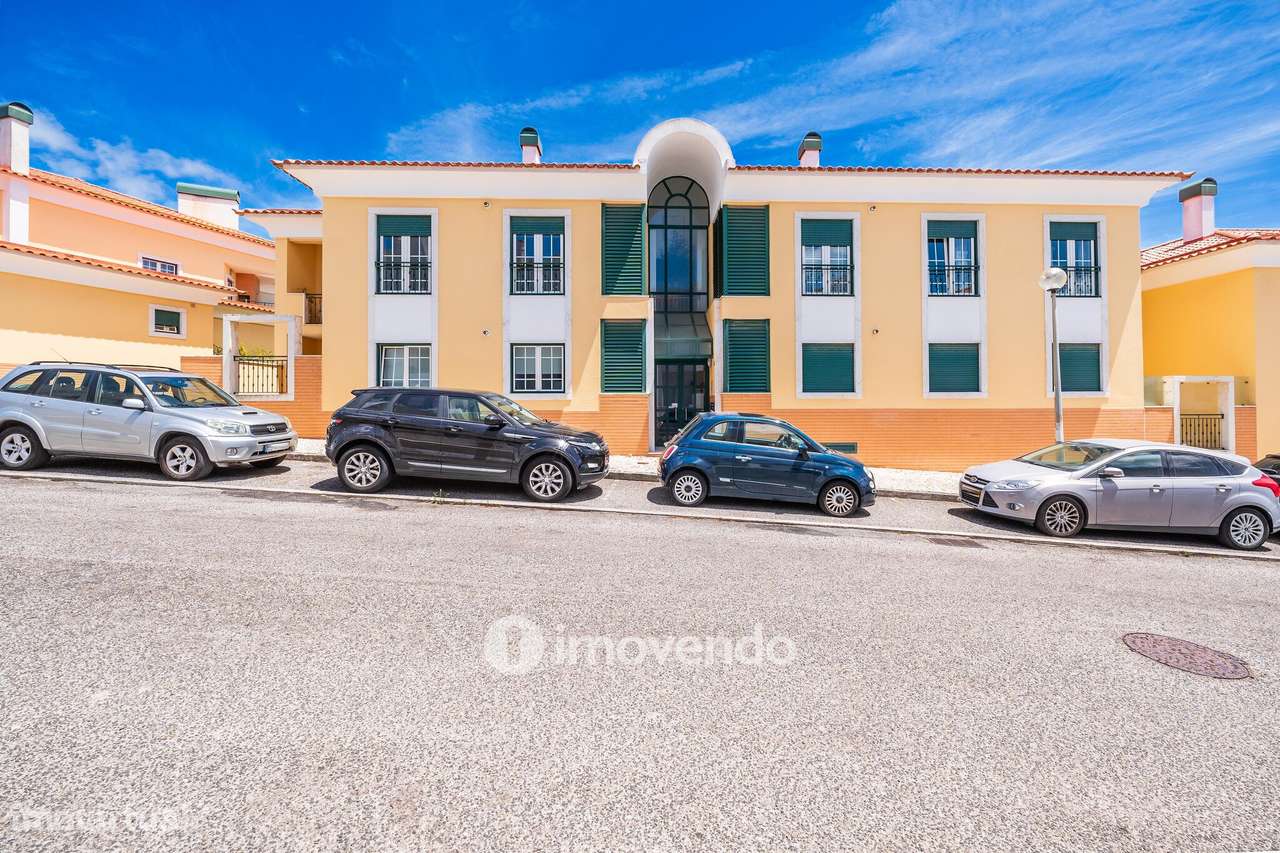 Apartamento T3 com garagem, em condomínio com piscina, em Bicesse-58