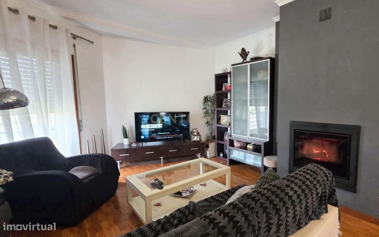 Apartamento T3 no Centro de Paredes – Espaço, Conforto e Localização P-11