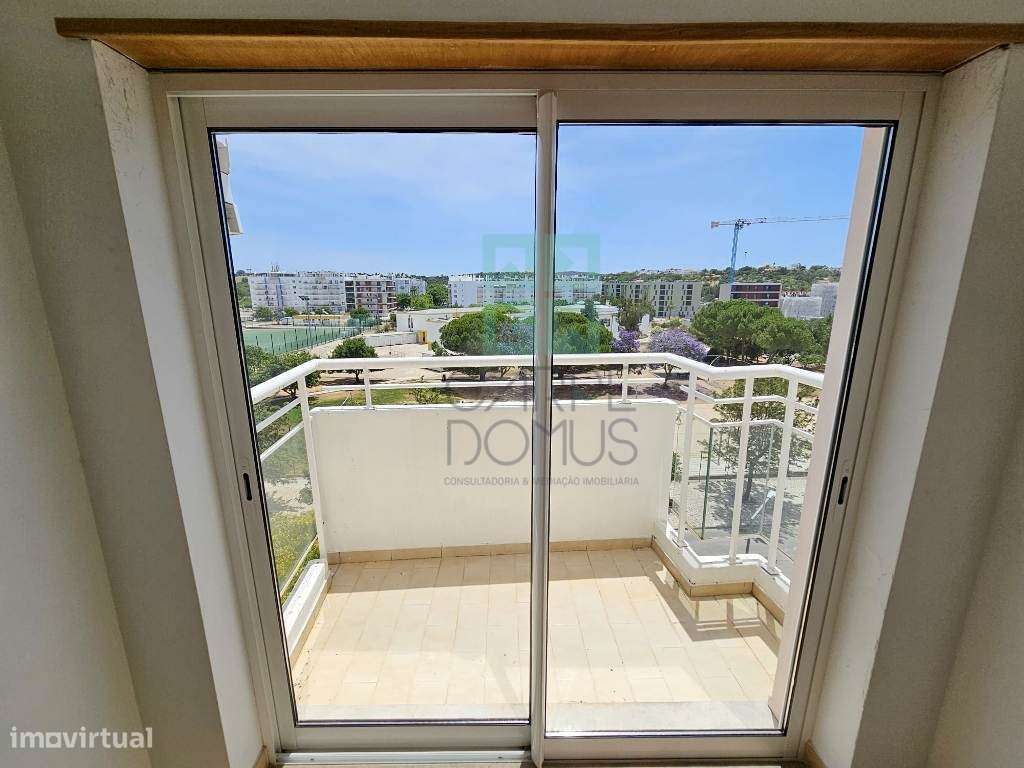 Espaçoso apartamento T3, com parqueamento, junto centro de Loulé, A...-21