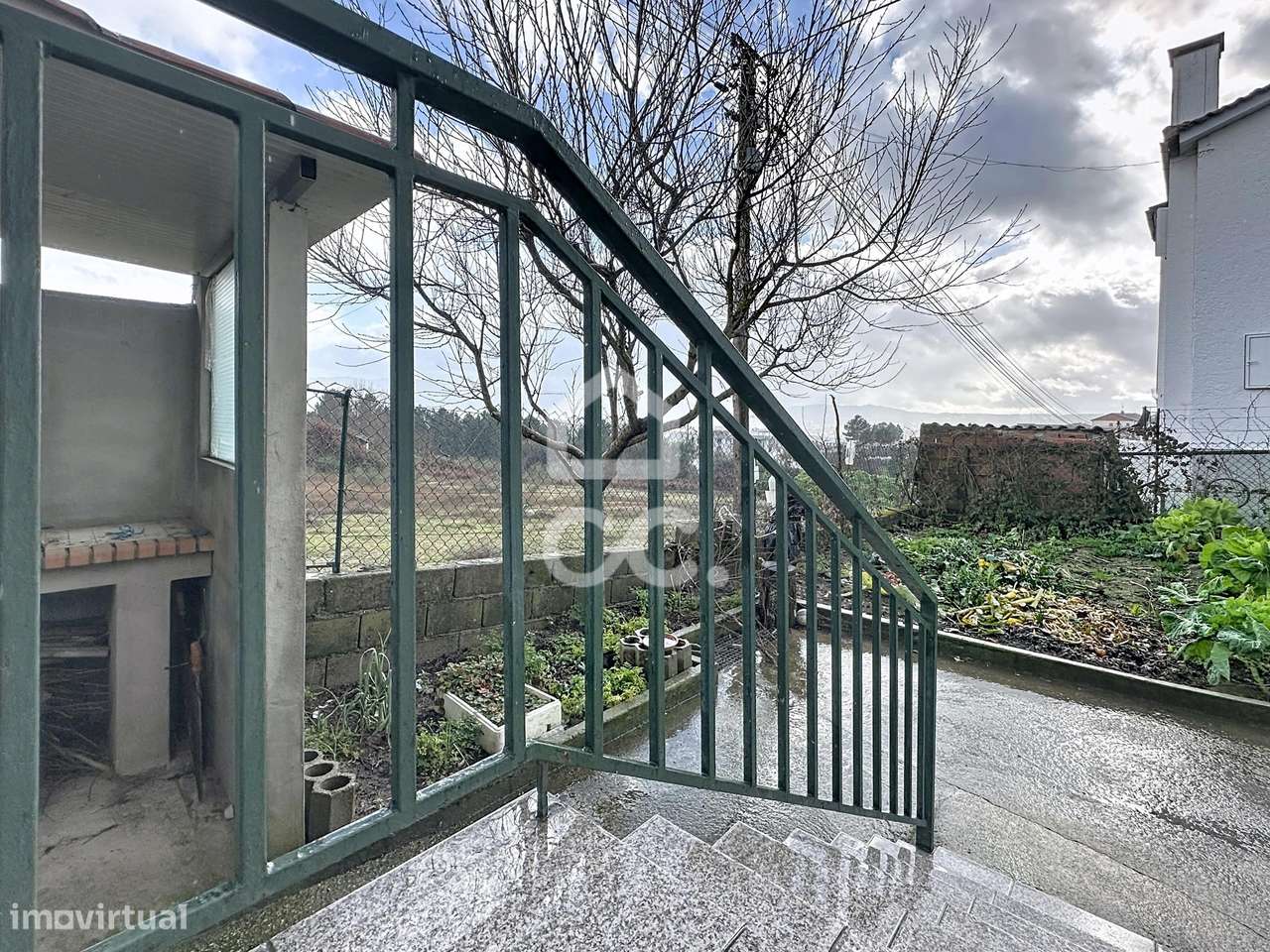 Moradia isolada com quatro quartos , logradouro, garagem , na periferi-11