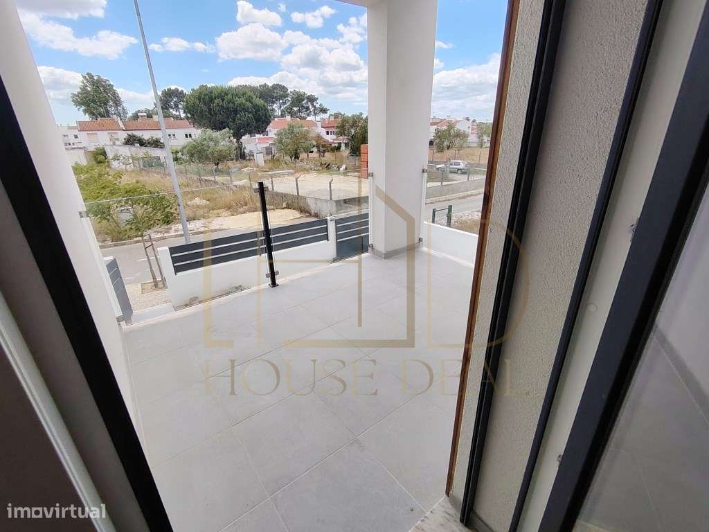Magnífica Moradia T4 com Garagem e Piscina. Vendas de Azeitão-49