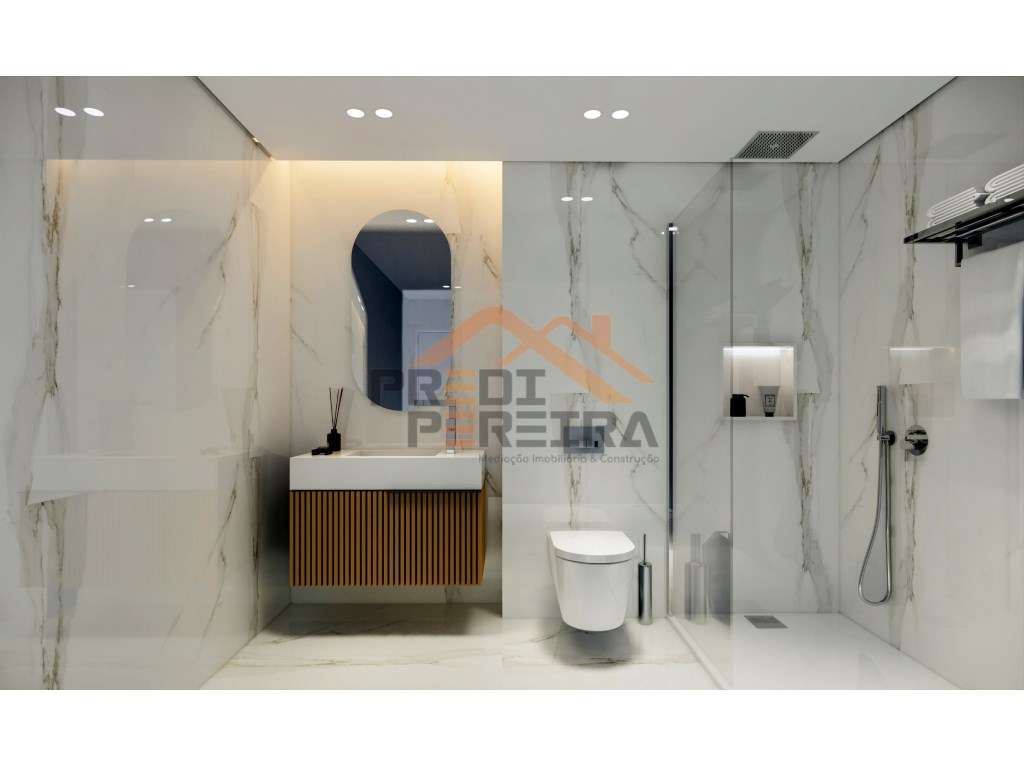 Apartamento T3, com varanda e parqueamento para duas viaturas, situ...-13