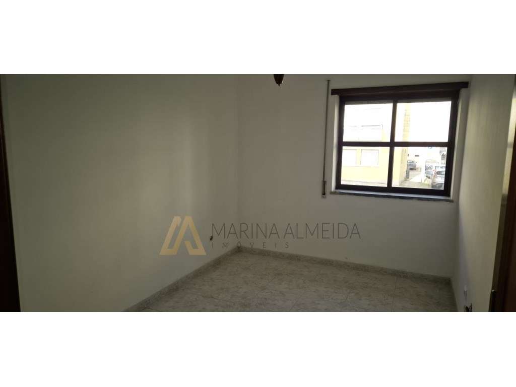 Apartamento t2 ( 3 assoalhadas ), rés do chão com arrecadação, junt...-11