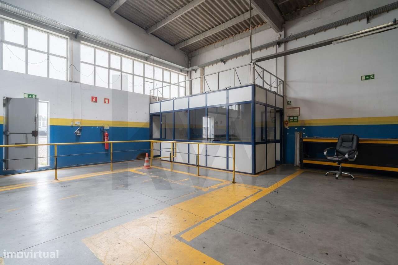 **Armazém com logradouro na Zona Industrial de Serzedo, Vila Nova de G-7
