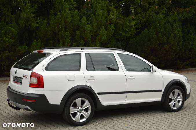 Skoda Octavia Combi 2.0 TDI DPF 4x4 Scout - 4