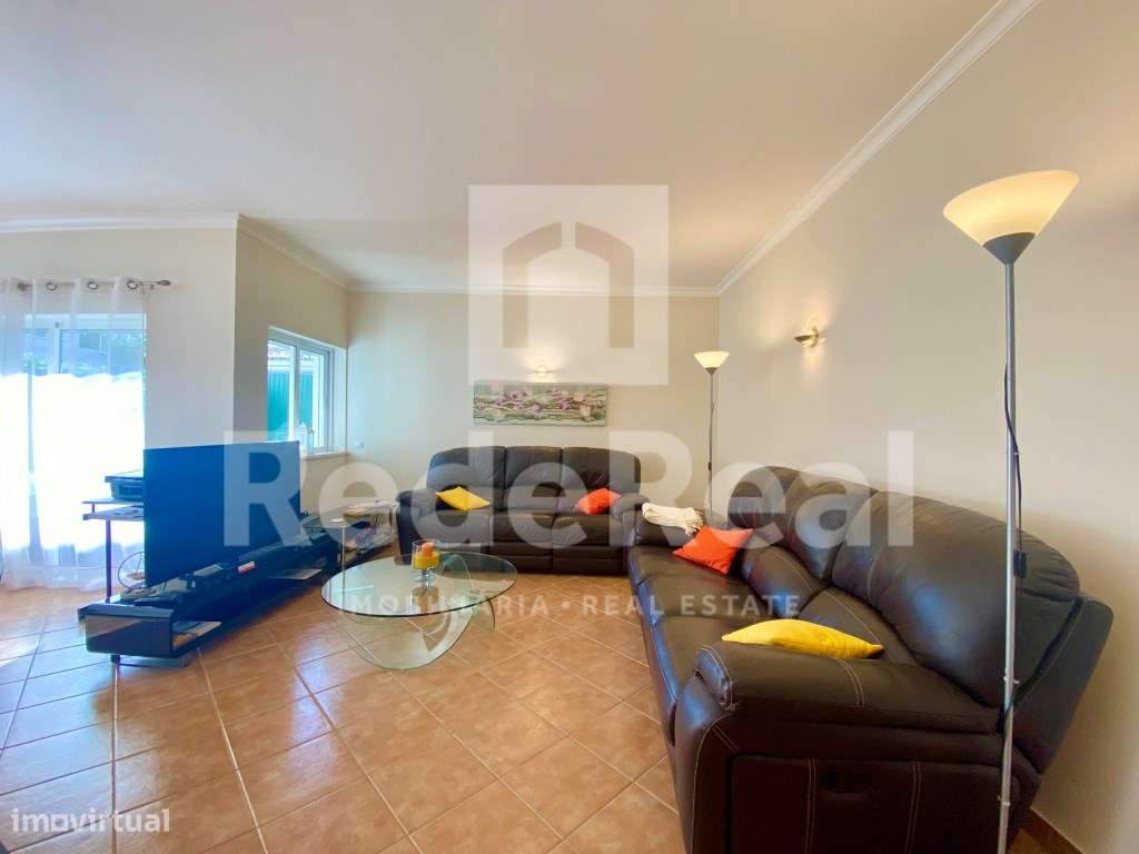 Moradia com Piscina perto da praia-12