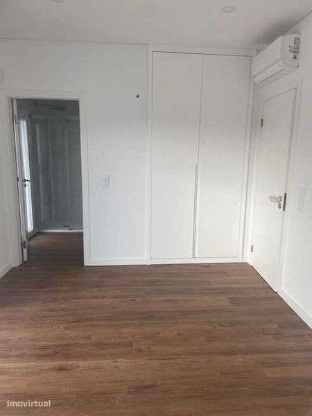 VENDE-SE MORADIA T4 - Acabamentos de Luxo - Grande imagem: 4/12