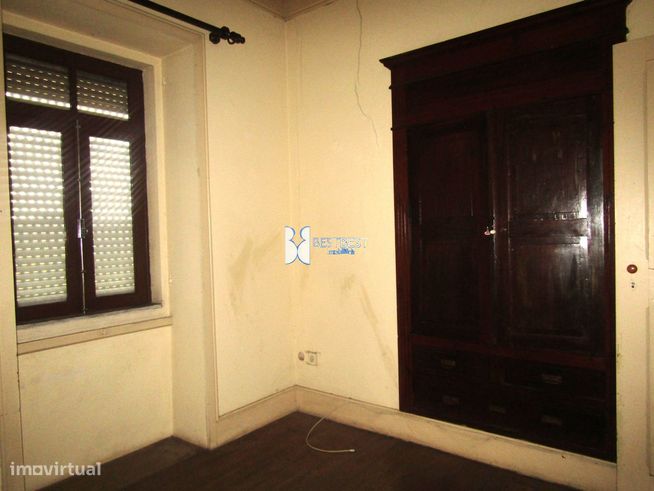 DUAS MORADIAS PARA RESTAURO,MAIS  TERRENO ( 3 ART.MATRICIAIS ),JUNTO C-21