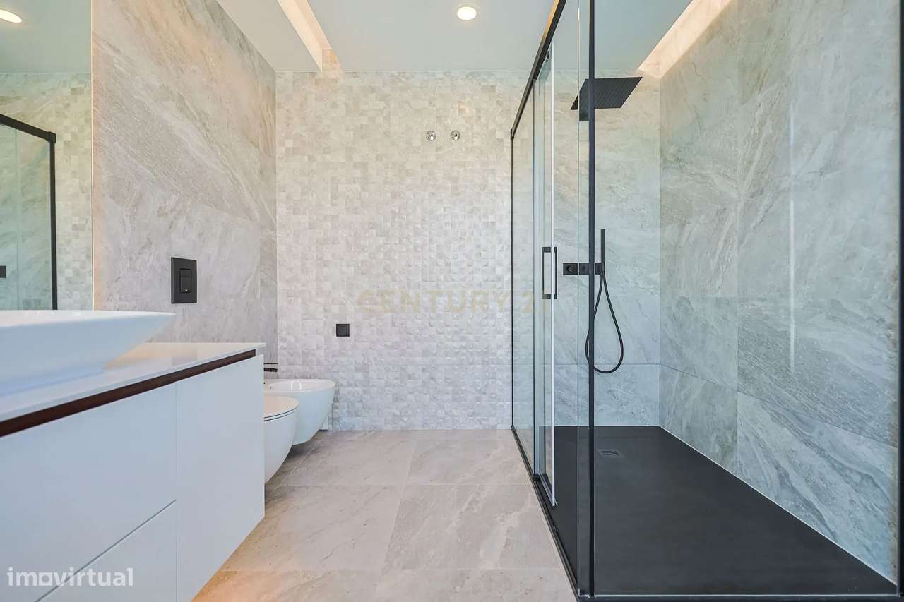 Moradia T5 com Piscina e Domótica - Nova Construção na Charneca da Cap-25