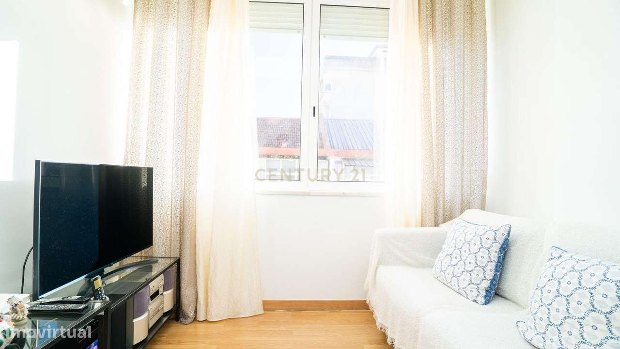 Apartamento T2 + 1* - Remodelado, em Queluz-6