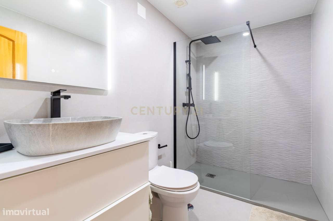 T2 Renovado | 2 WC Novas | 106 m² | Parqueamento + Arrecadação | Eleva-25