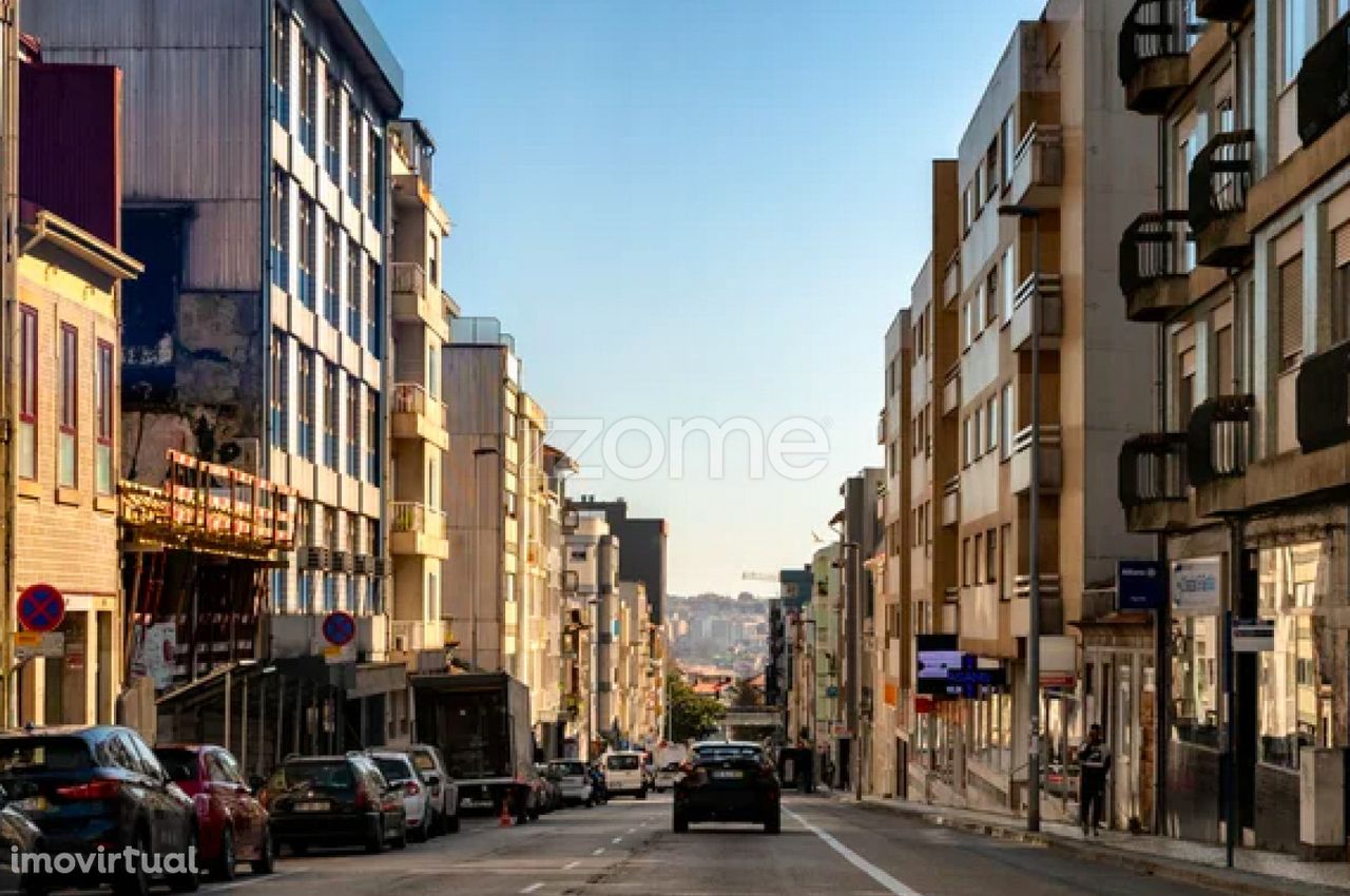 Apartamento T1 novo, com terraço na Rua de Camões