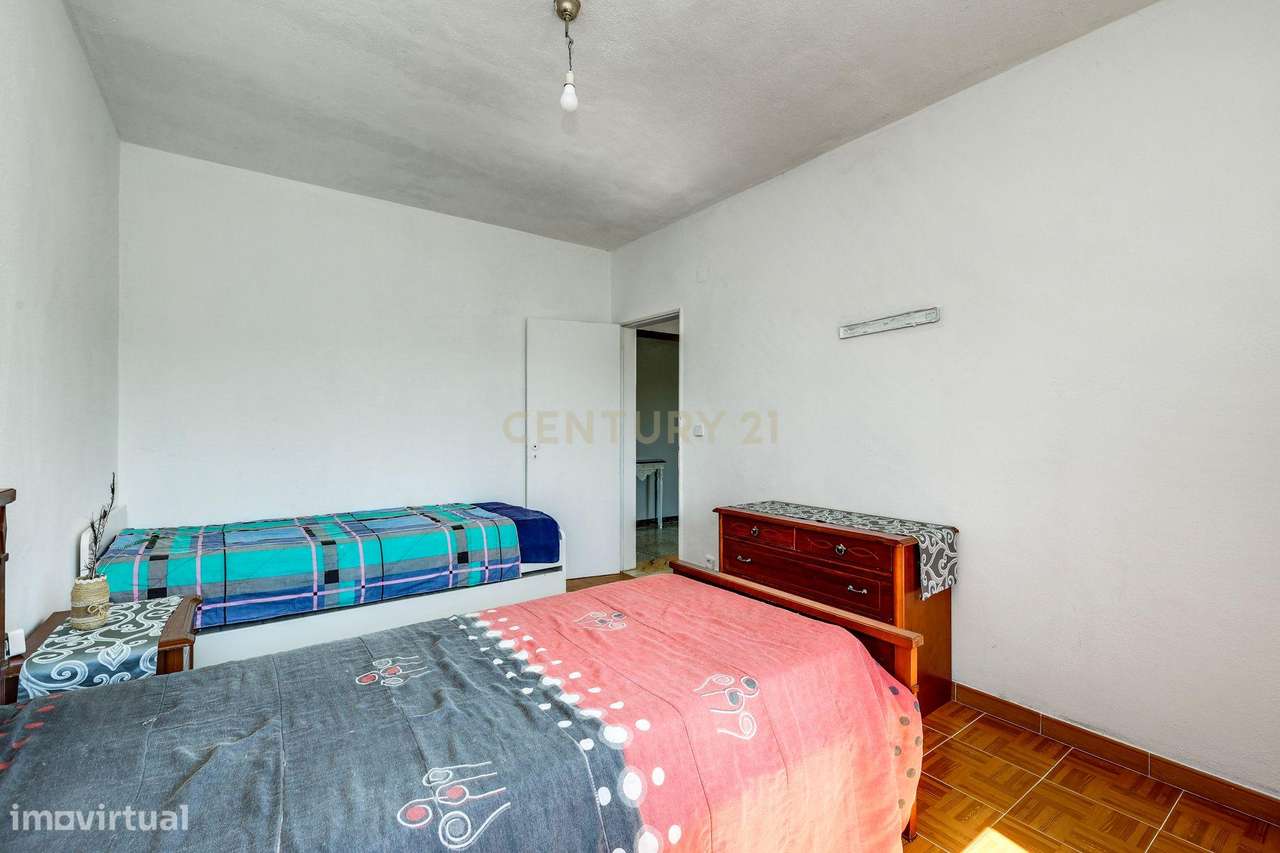 Moradia com Terreno Amplo e Vista Mar na Carvoeira-42