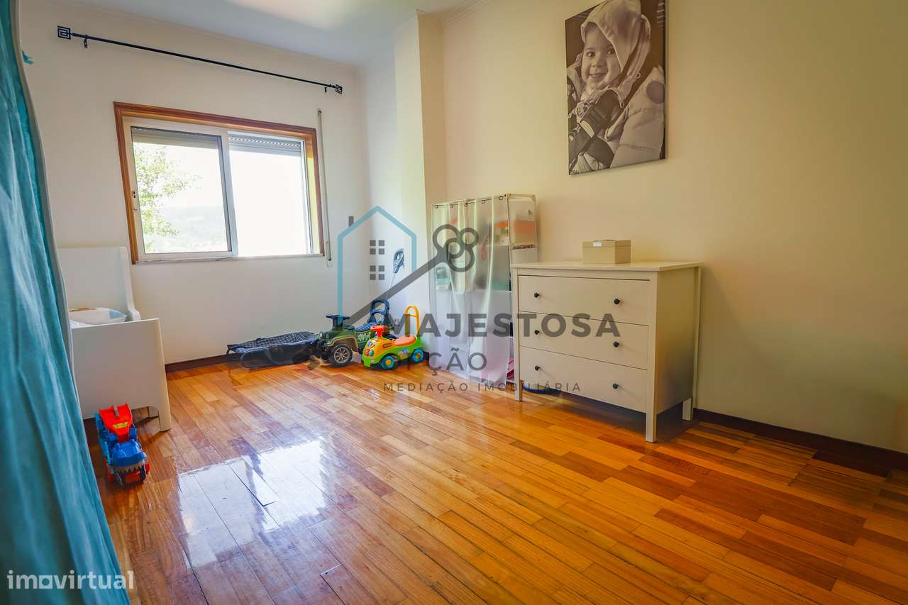 Apartamento T3 no Último Andar com Garagem — Gualtar (Braga)-19