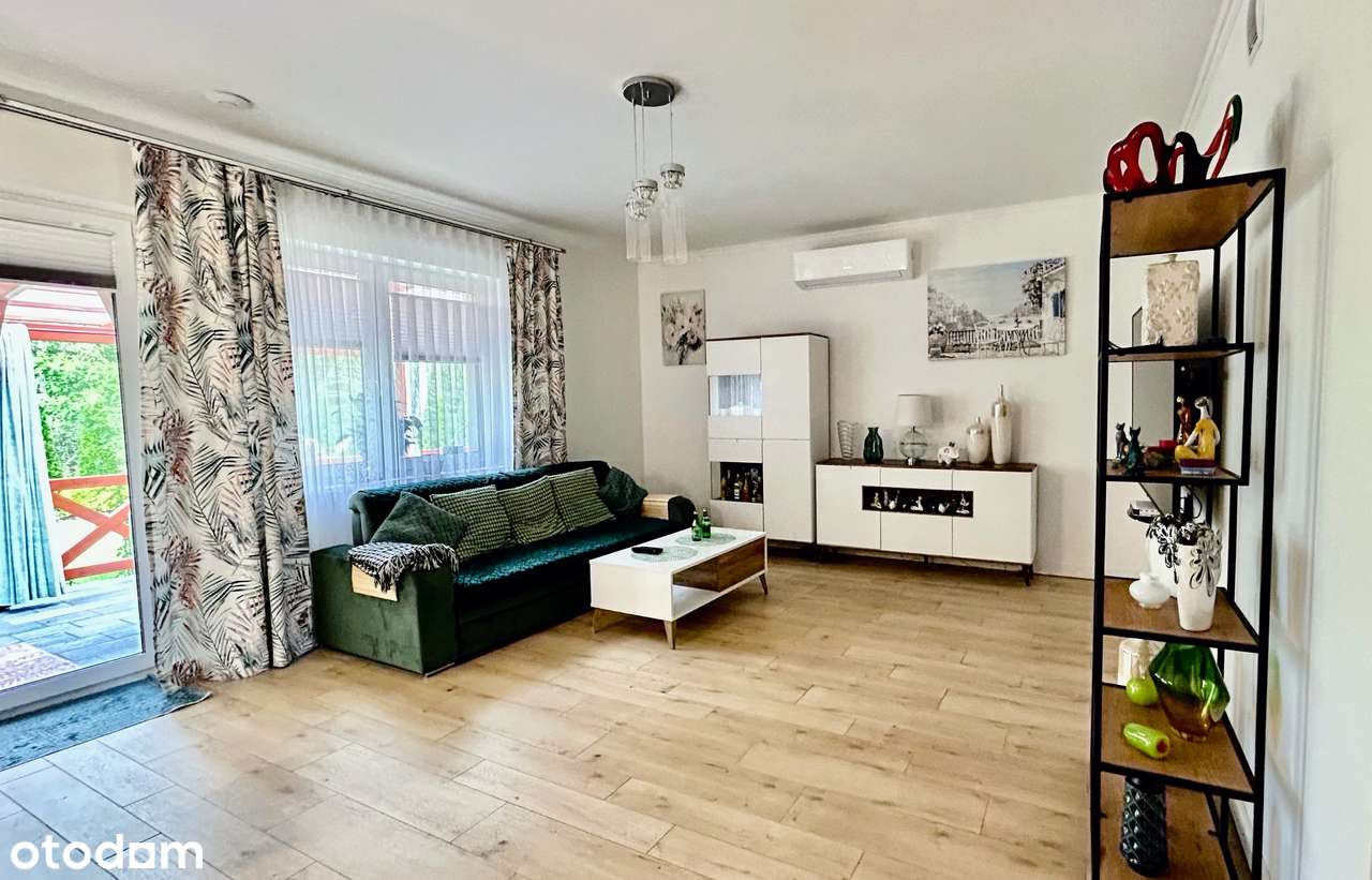 Nowoczesny dom z garażem i zadbanym ogrodem w podmiejskiej okolicy-4