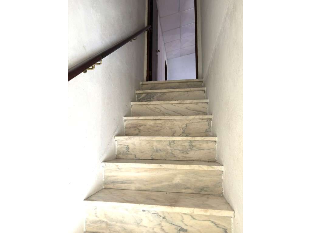 MORADIA PARA RECONSTRUÇÃO - GRANDE POTENCIAL DE VALORIZAÇÃO

Rua ...-41