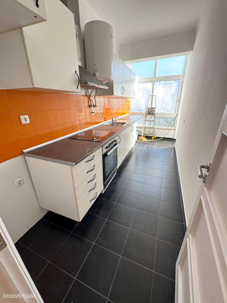 Apartamento T1+1 Renovado em Águas Livres, Amadora-3