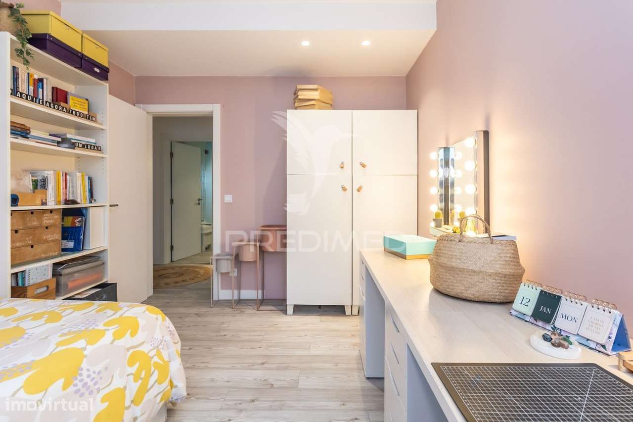 Moradia Bi-familiar T4 + T2 - Remodelada - Grande imagem: 3/40