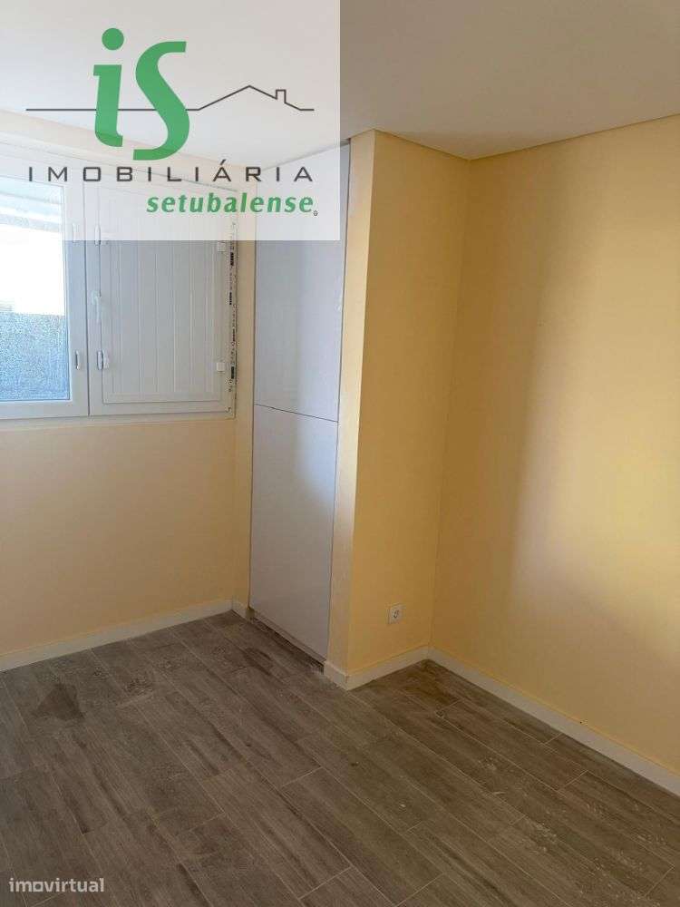 MORADIA T4 TRANSFORMADA EM T3 | TOTALMENTE REMODELADA | CASAL DE FIGUE-7