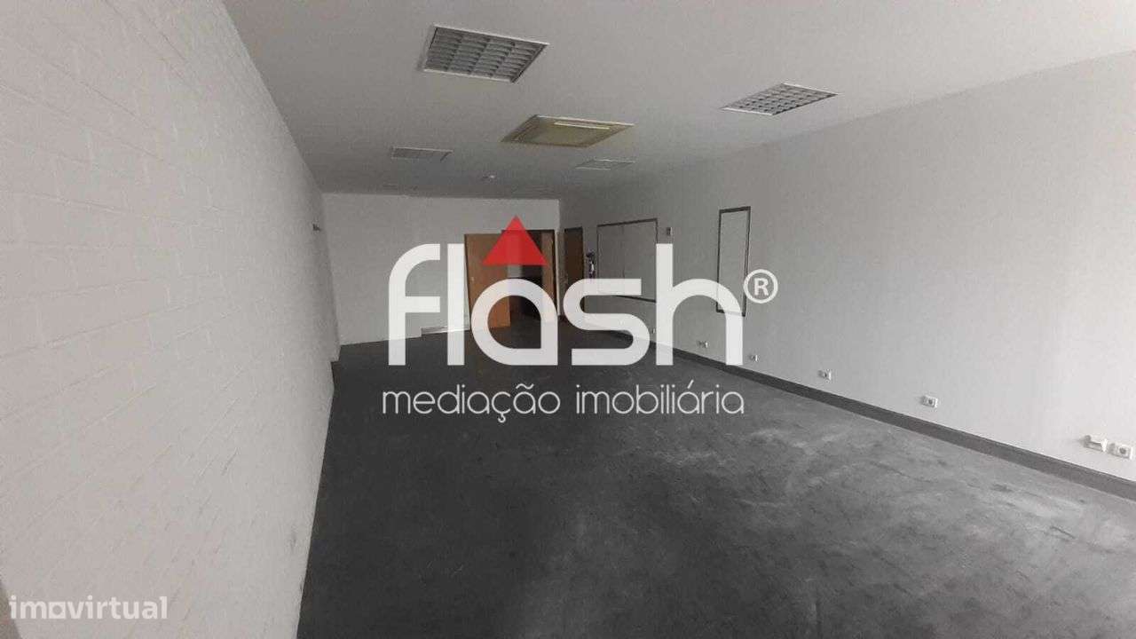 Venda de Espaço de loja/escritórios no Restelo-38