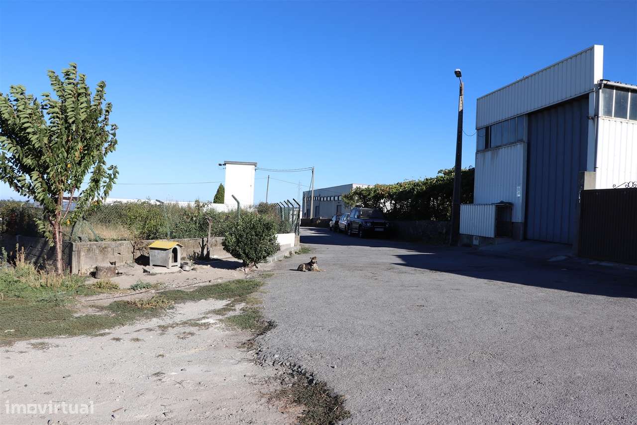 Lote de Terreno  Venda em Lustosa e Barrosas (Santo Estêvão),Lousada - Grande imagem: 1/11