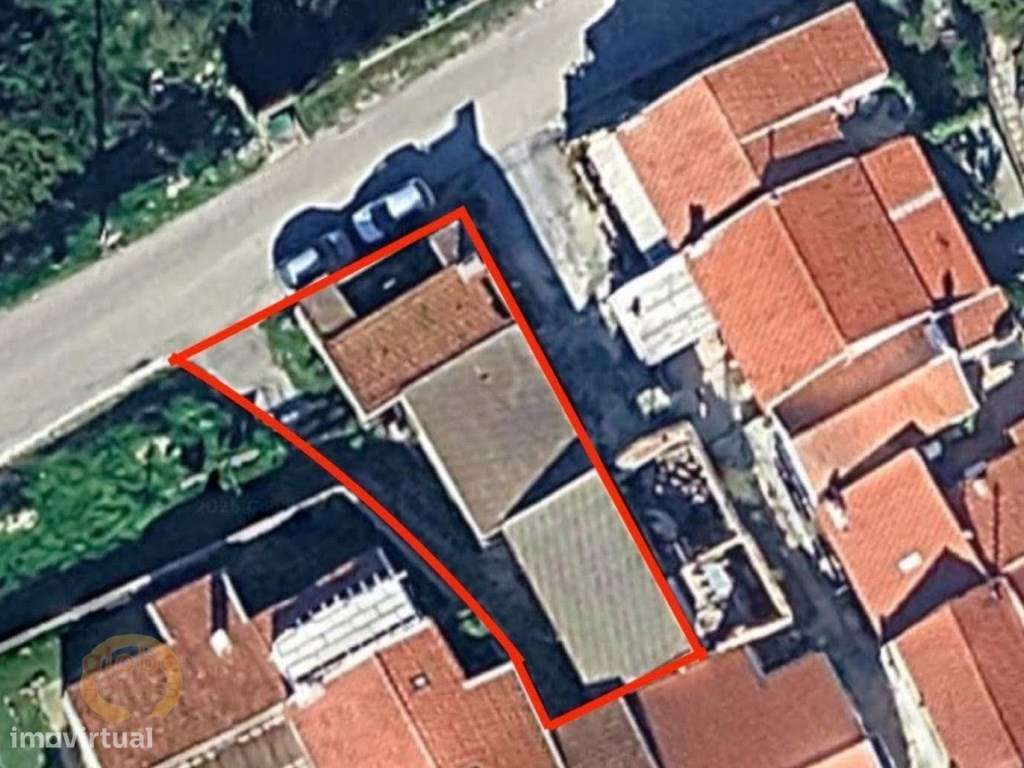 Ruína inserida em Terreno com 230m2-6