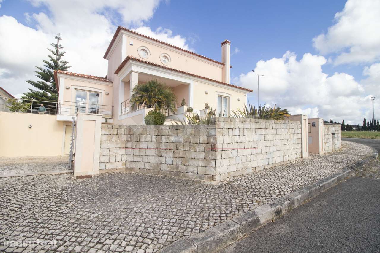 Moradia T5 independente de Gaveto - Caldas da Rainha-57