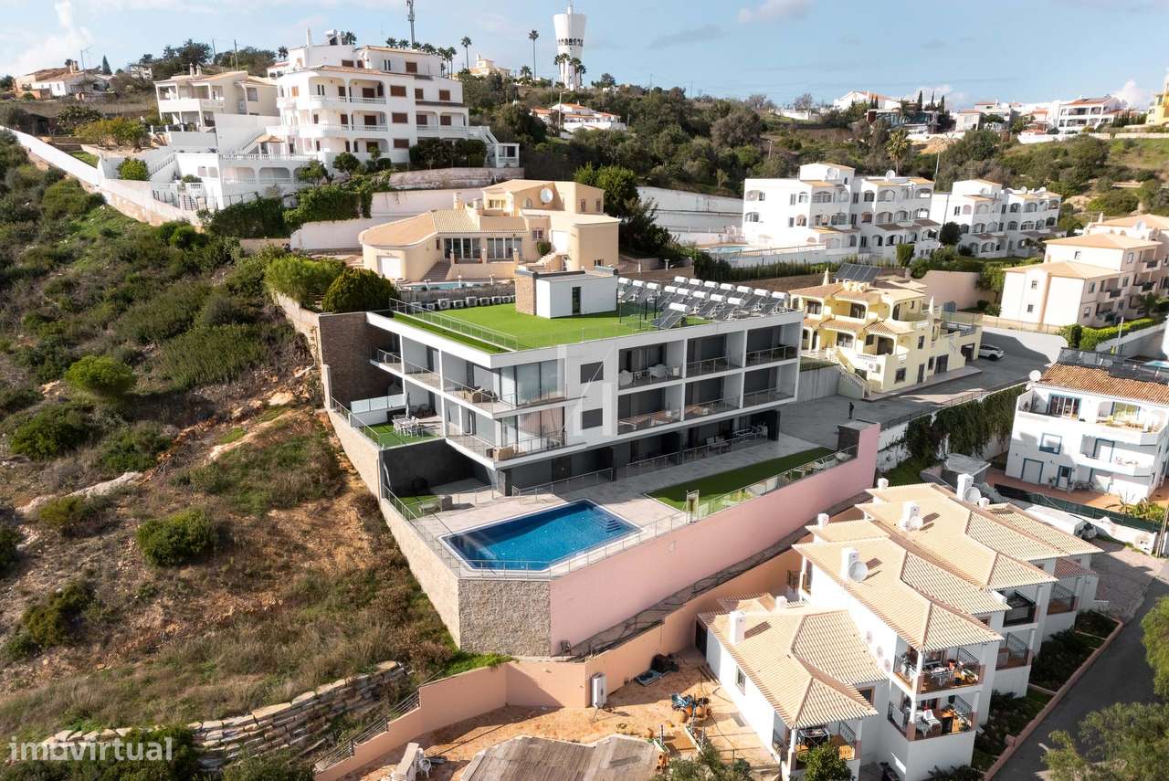 Apartamento T0+1 para venda com piscina e vista mar na Marina de Albuf - Grande imagem: 2/19