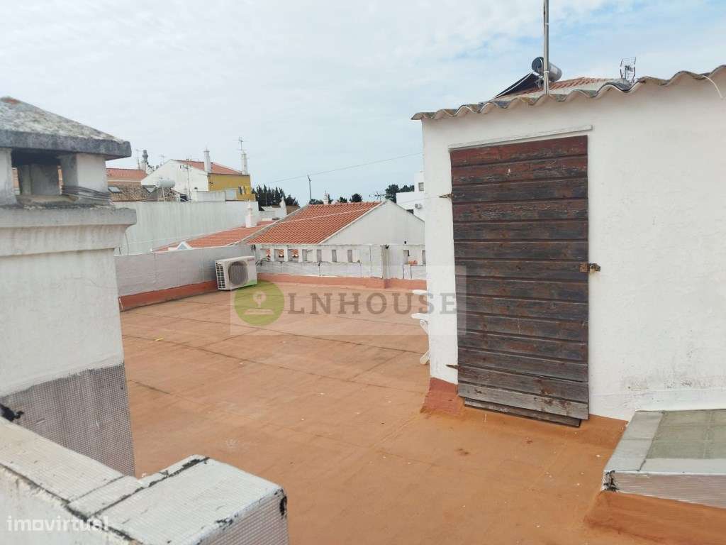 Exclusivo LNHOUSE: Prédio Inteiro / Venda Conjunta de Dois T2 no Ce...-26