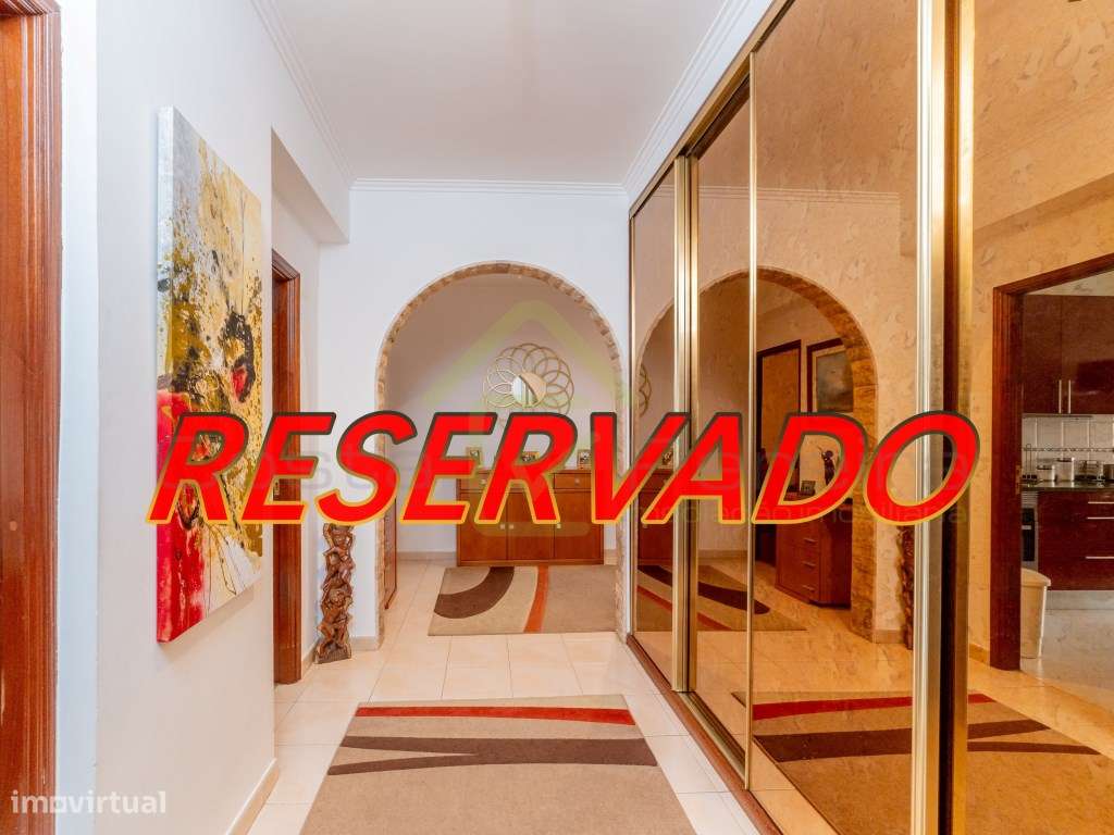 Apartamento T3 com boas áreas e óptima exposição solar-0