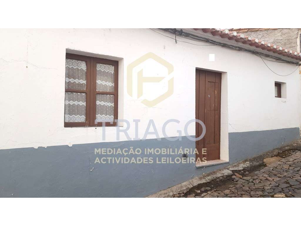 Moradia T2 com Logradouro no Centro da Vila de Barrancos-22