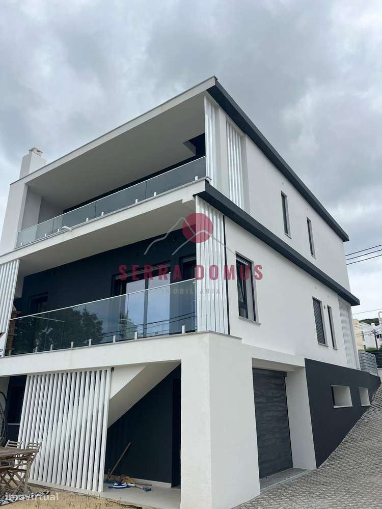 Moradia T4 Moderna com Piscina - Grande imagem: 4/29