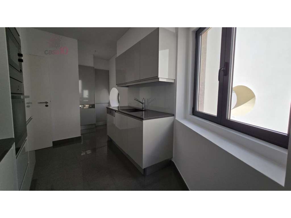 Excelente T1 para venda no Palácio Mesquitela, Chiado-6