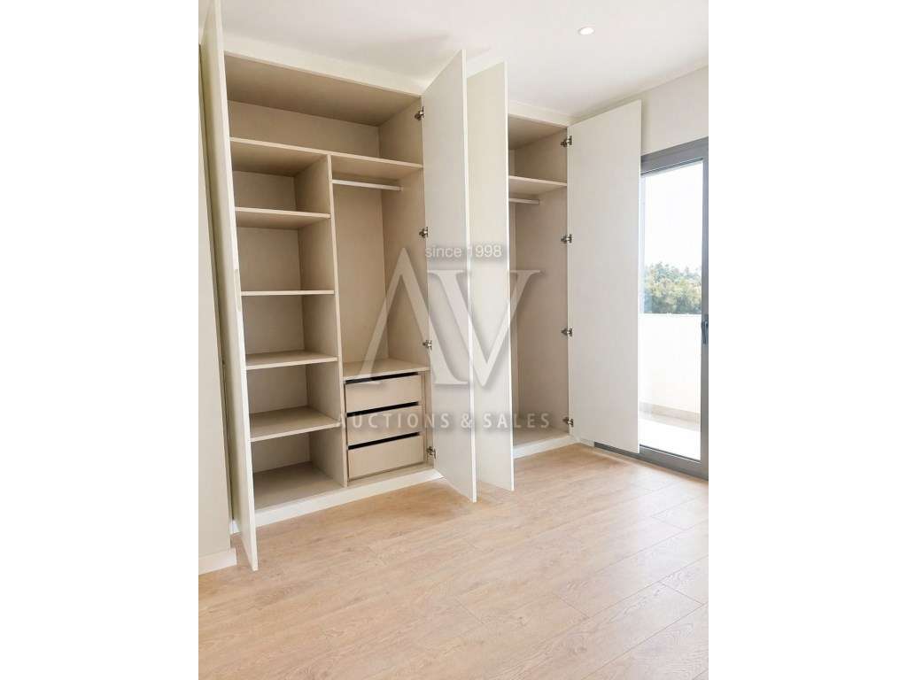 MORADIA V3+1 || Batalha || 294,50 m2 de construção-32