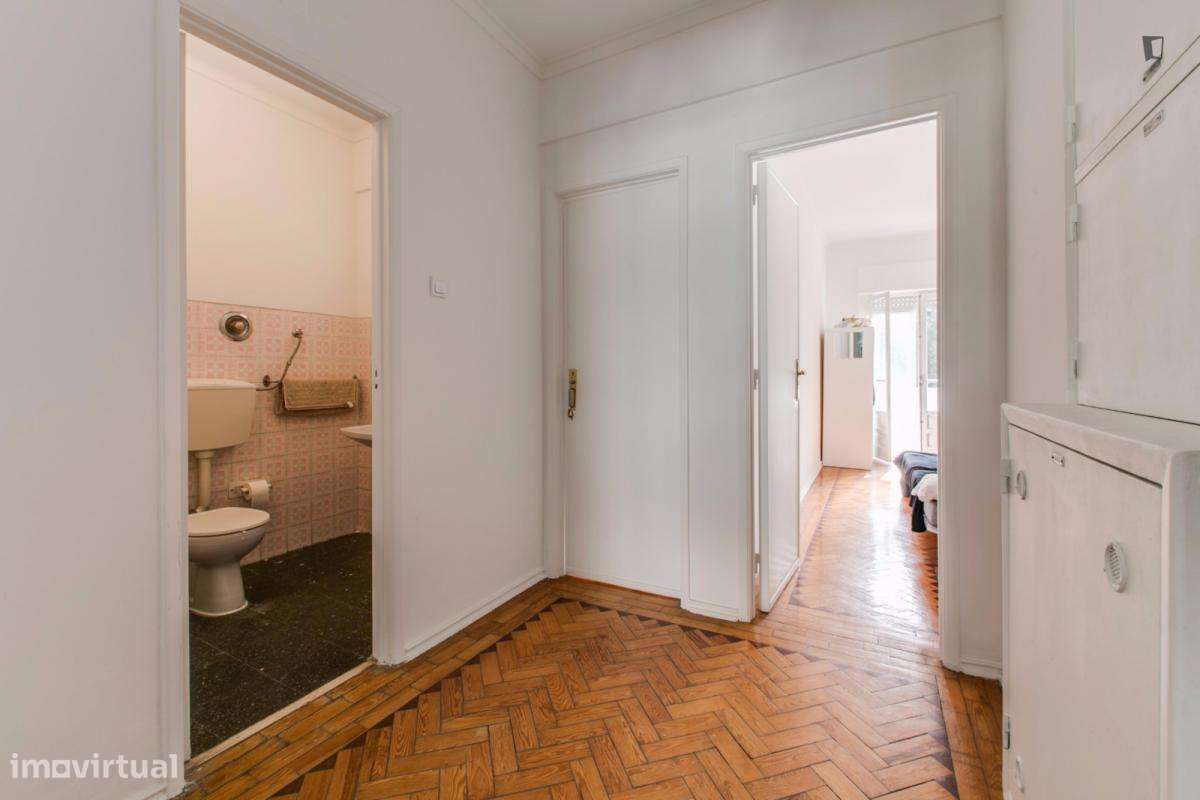 Quarto - localizado em Benfica Lisbon - Grande imagem: 3/6