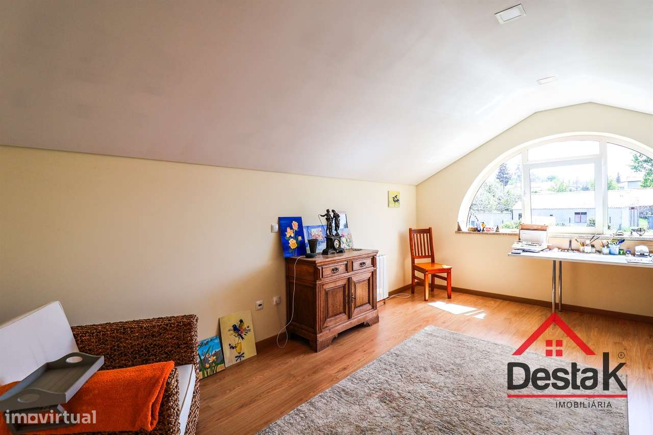 Fantástica Moradia isolada V4 em Lordosa, Viseu-35