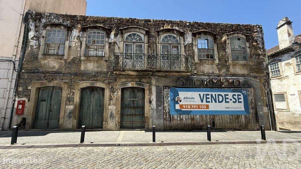 Prédio em Peso da Régua e Godim de 1092,00 m2