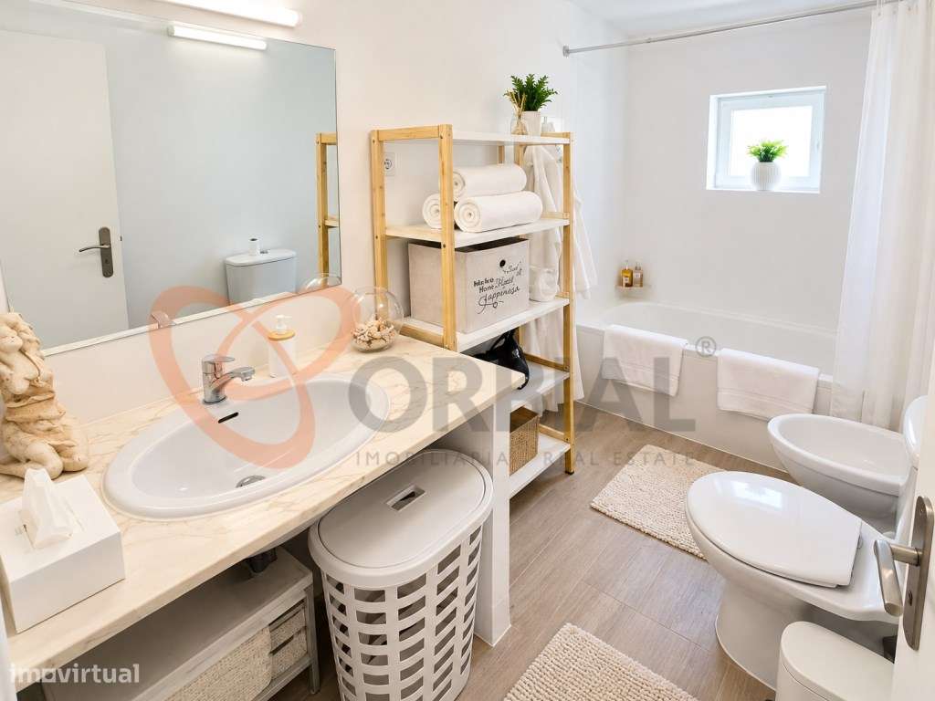 Fantástica Moradia Geminada Renovada, com Licença AL, numa Zona Cen...-8