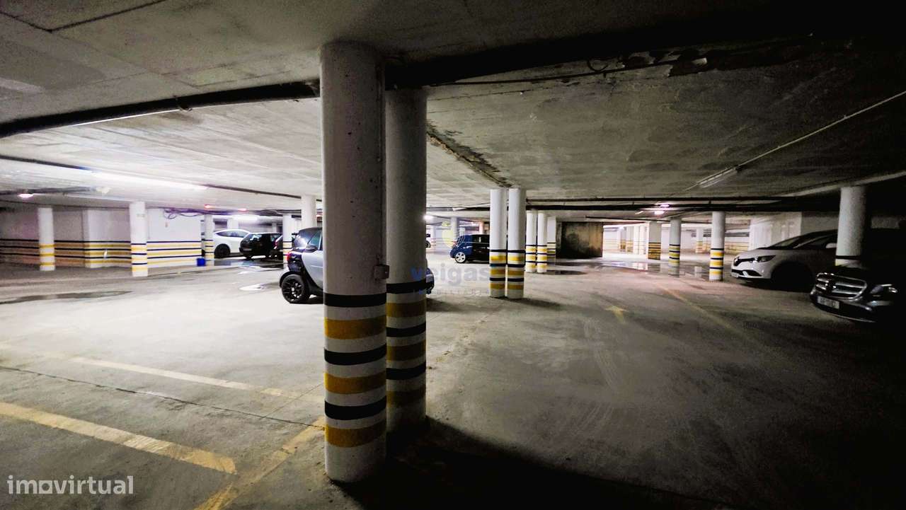 Estacionamento no Centro de Bombarral - Grande imagem: 3/11