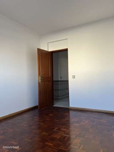 Apartamento T2 para arrendar nos Foros da Amora - Grande imagem: 4/22