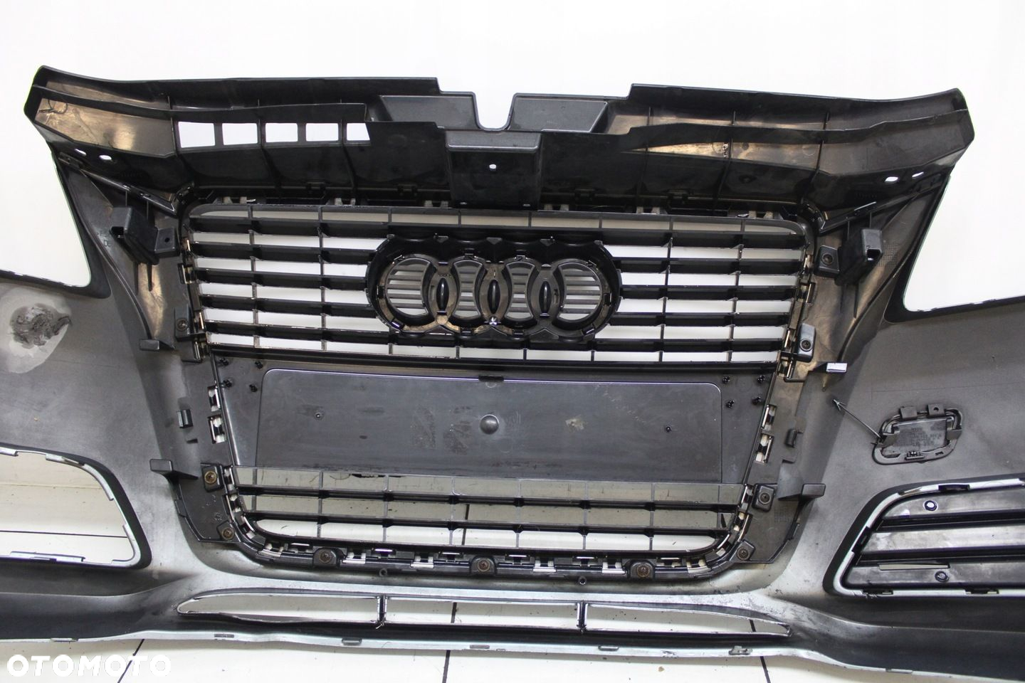 AUDI A3 8P LIFT 08R- ZDERZAK PRZÓD PRZEDNI GRILL LY7E - 15