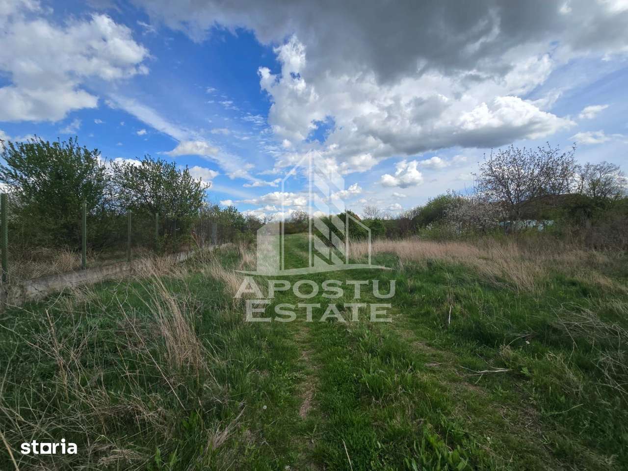 Teren 2000 mp  Intravilan - Imagine principală: 3/4