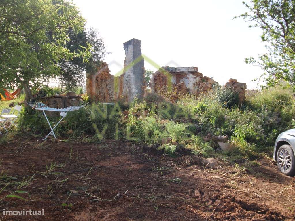 Ruína de potencial com terreno em Vale de Gralhas - Grande imagem: 3/11