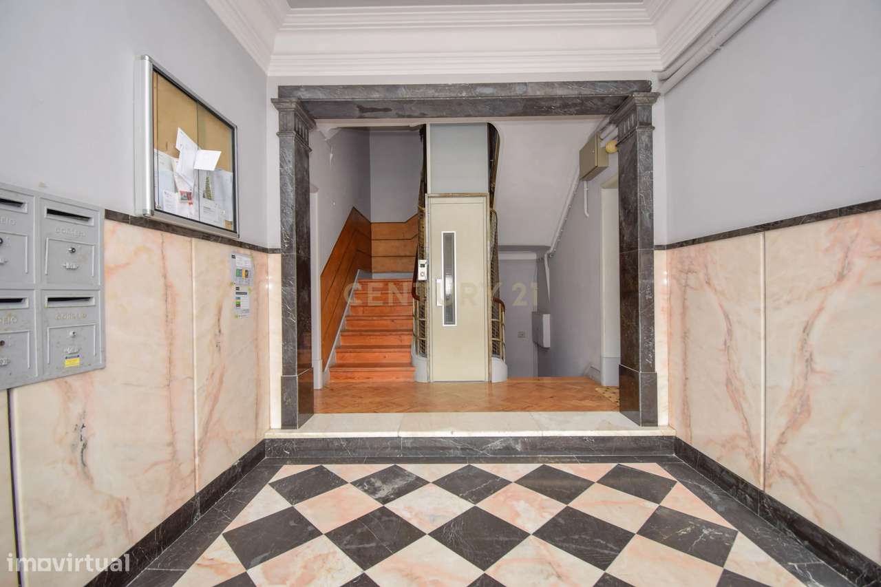T3 Renovado | Luminosidade Natural | Localização Premium na Alameda /-35