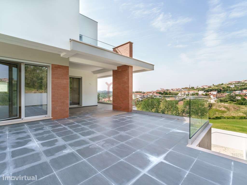 Moradia Isolada T4 Contemporânea com Jardim e Acabamentos Premium -...-19
